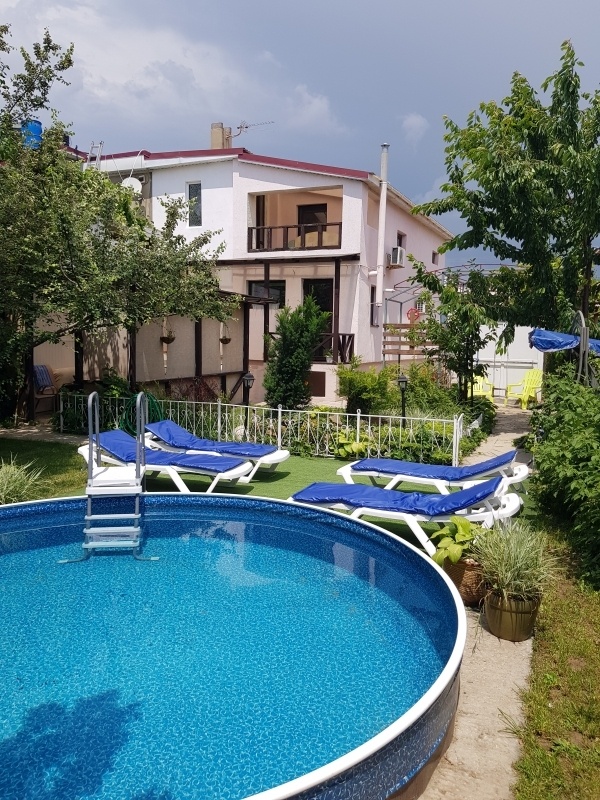 Витязево Дом с бассейном в переулке Святого Георгия